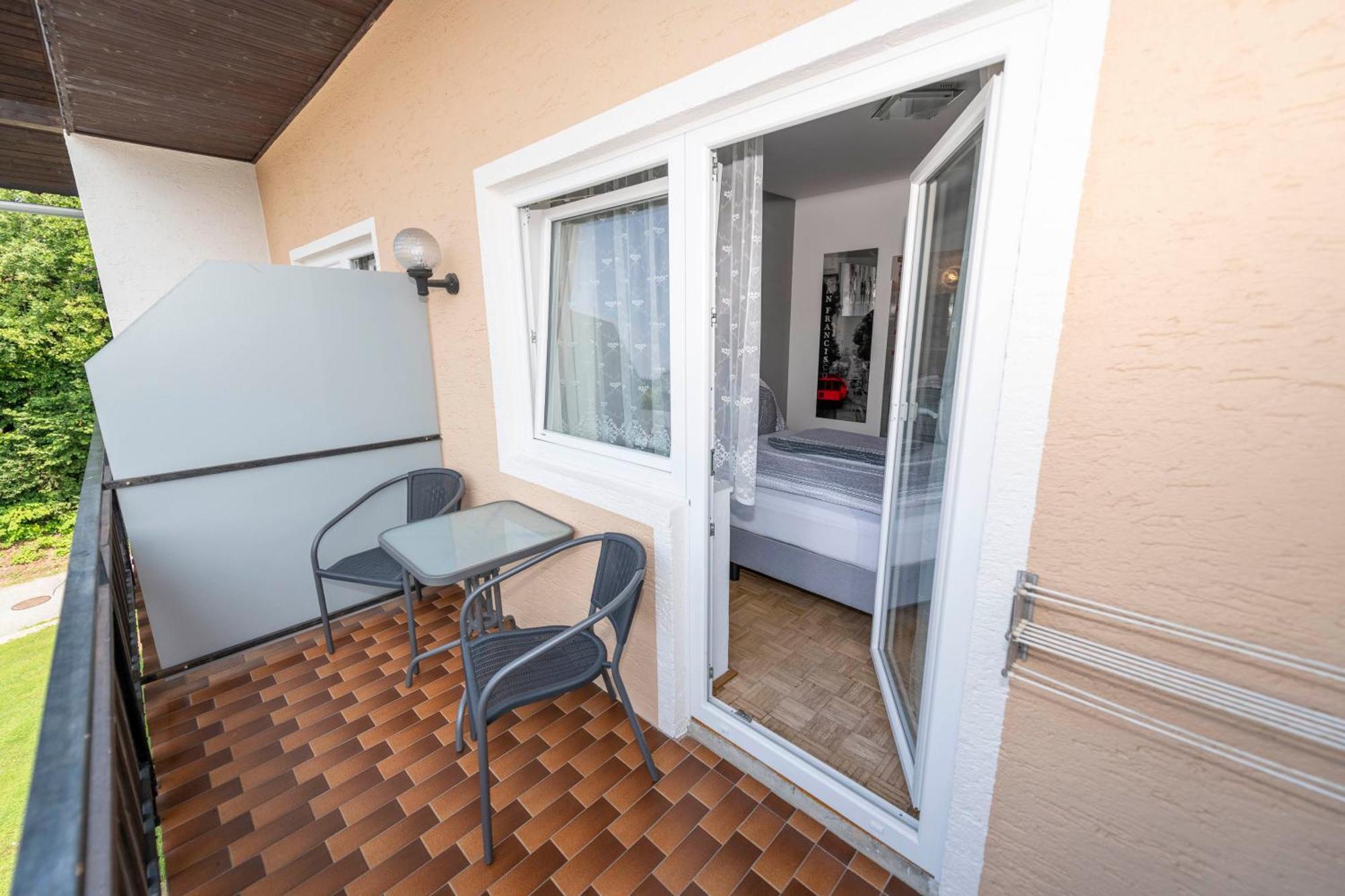 Gaestehaus Genf Velden am Woerthersee Room photo