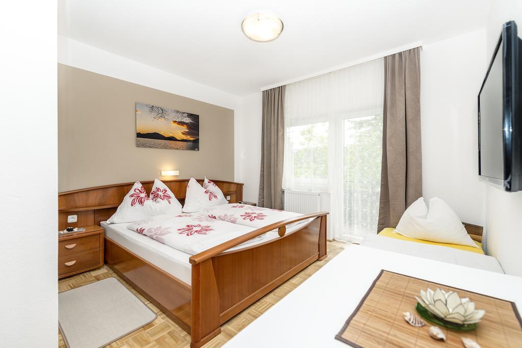 Gaestehaus Genf Velden am Woerthersee Room photo